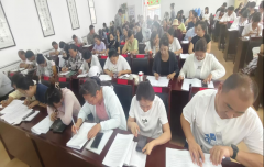 <b>银川长城中市场监管所开展秋季校园食物平安培</b>